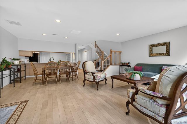 13 Parkridge Court, Huntington, NY 11743