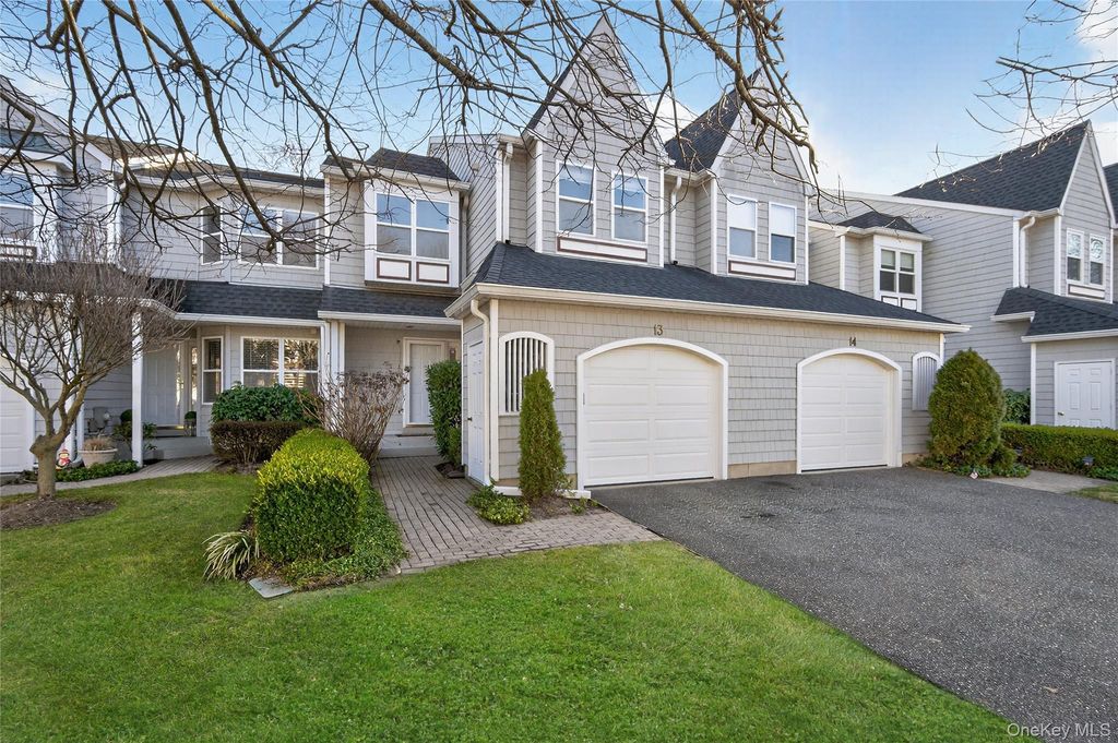13 Parkridge Court, Huntington, NY 11743