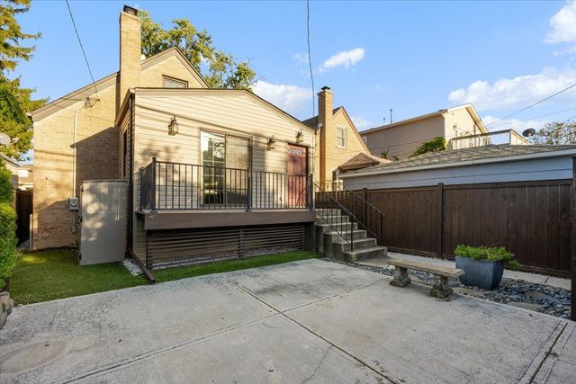 5324 N Laramie Avenue, Chicago, IL 60630