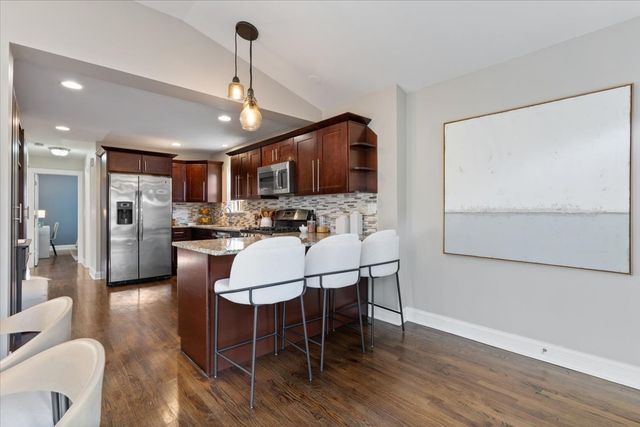 5324 N Laramie Avenue, Chicago, IL 60630
