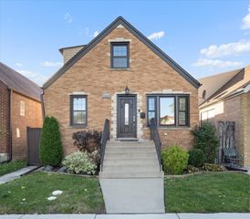 5324 N Laramie Avenue, Chicago, IL 60630