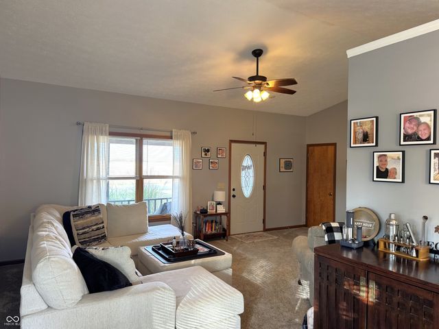 617 S Gregory Lane, Otterbein, IN 47970