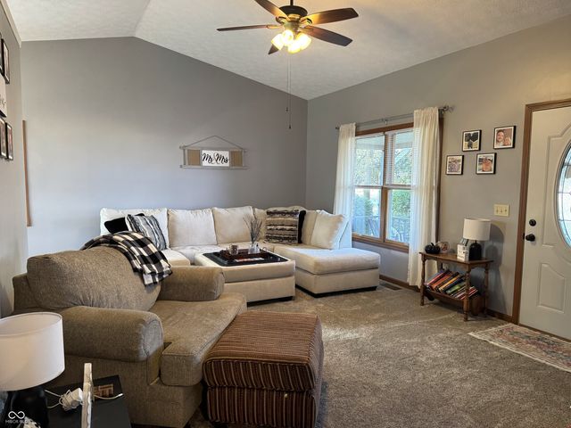 617 S Gregory Lane, Otterbein, IN 47970