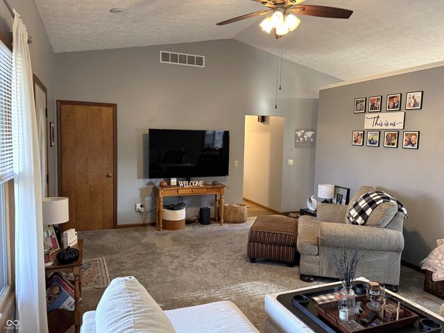 617 S Gregory Lane, Otterbein, IN 47970