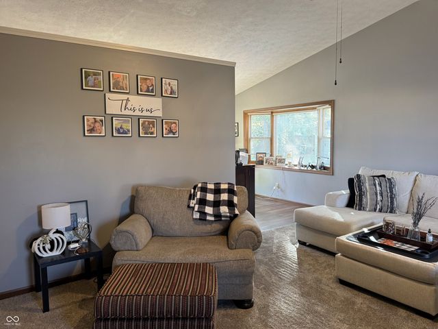 617 S Gregory Lane, Otterbein, IN 47970