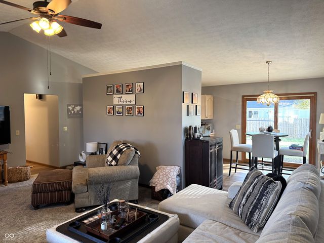 617 S Gregory Lane, Otterbein, IN 47970