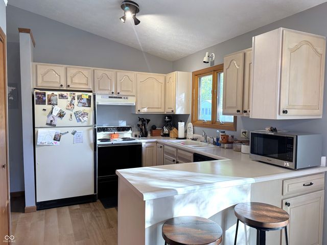 617 S Gregory Lane, Otterbein, IN 47970