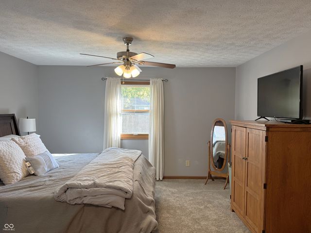 617 S Gregory Lane, Otterbein, IN 47970