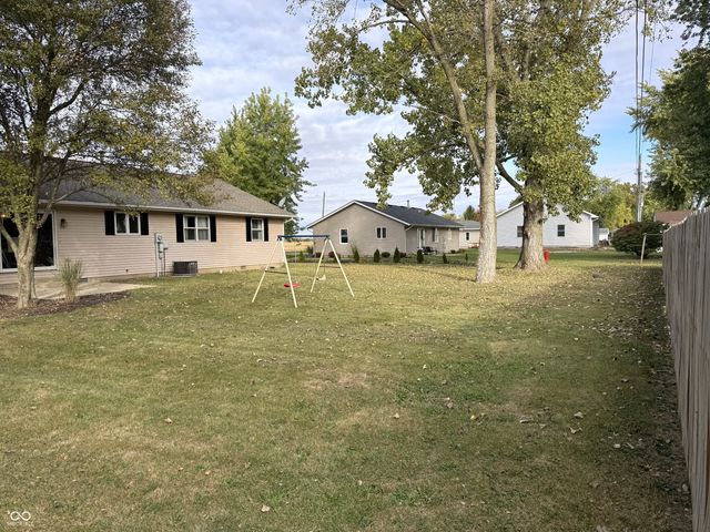 617 S Gregory Lane, Otterbein, IN 47970