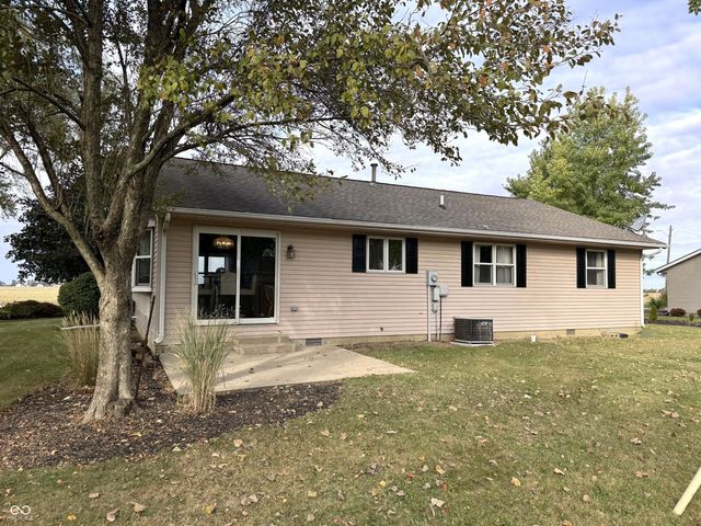 617 S Gregory Lane, Otterbein, IN 47970