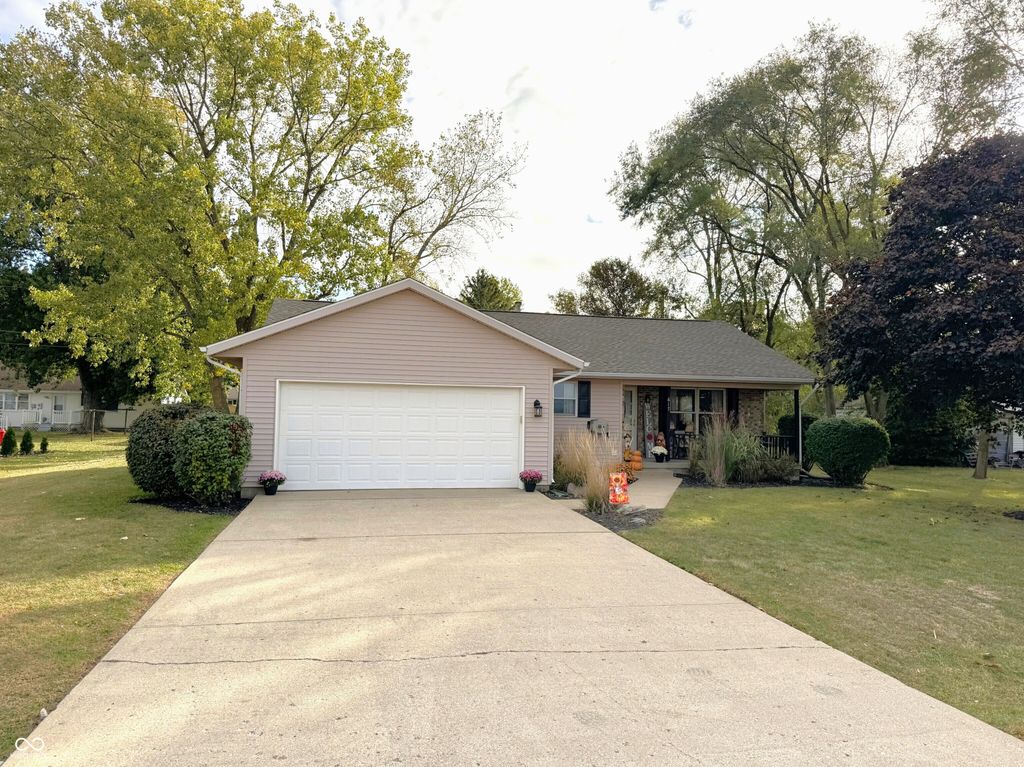 617 S Gregory Lane, Otterbein, IN 47970