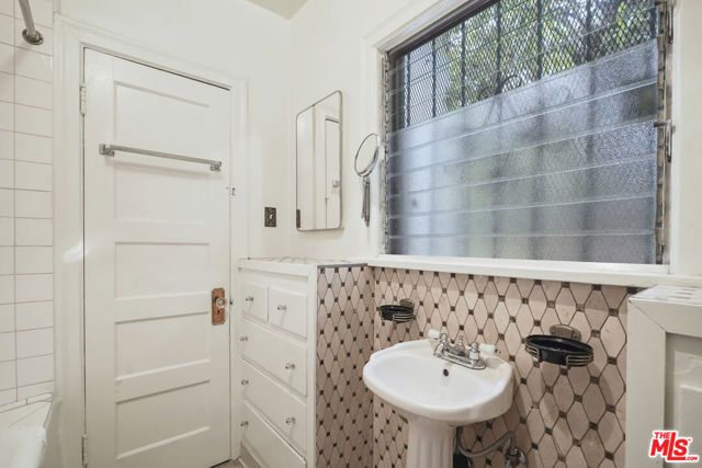 1811 Effie Street, Los Angeles, CA 90026