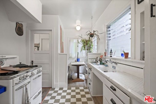 1811 Effie Street, Los Angeles, CA 90026