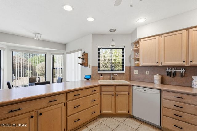 14711 N Windshade Drive, Oro Valley, AZ 85755