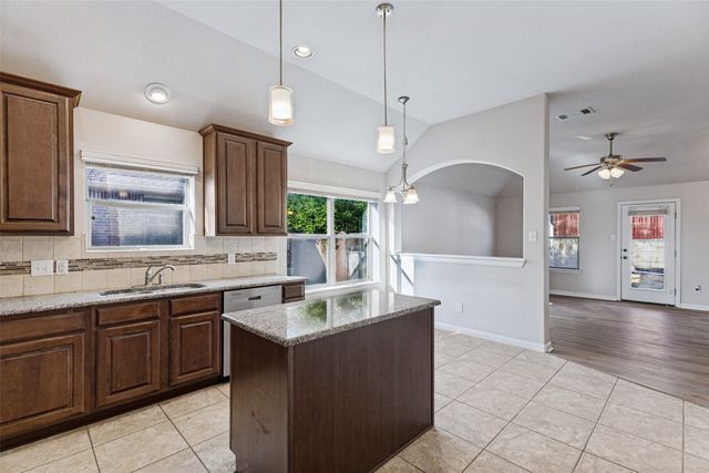12441 Woods Edge Trail, Fort Worth, TX 76244