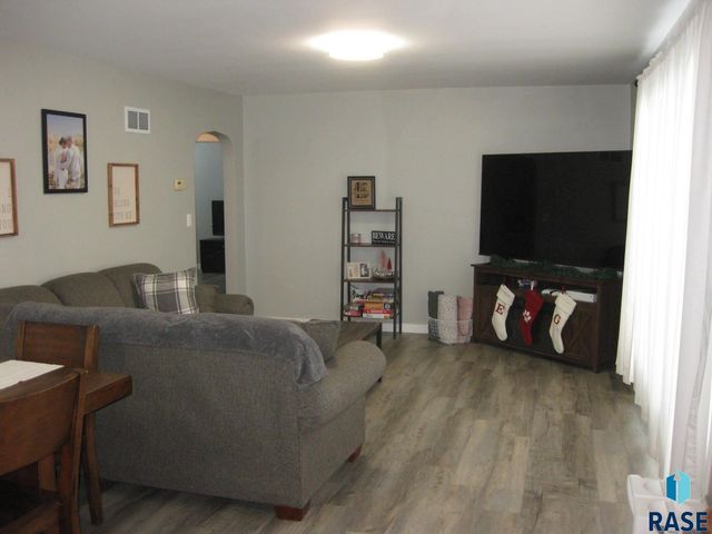 707 E 6th St Street, Dell Rapids, SD 57022