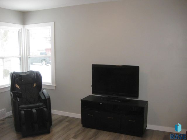 707 E 6th St Street, Dell Rapids, SD 57022