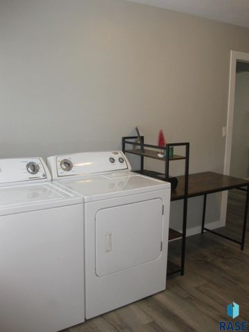 707 E 6th St Street, Dell Rapids, SD 57022