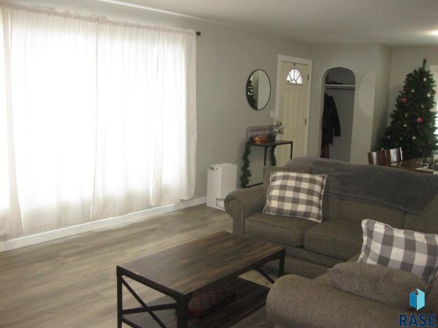 707 E 6th St Street, Dell Rapids, SD 57022