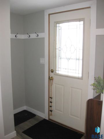 707 E 6th St Street, Dell Rapids, SD 57022