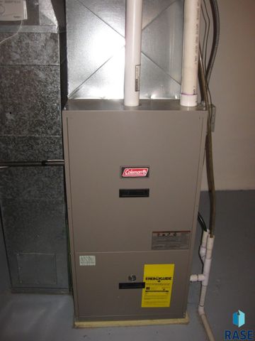 707 E 6th St Street, Dell Rapids, SD 57022