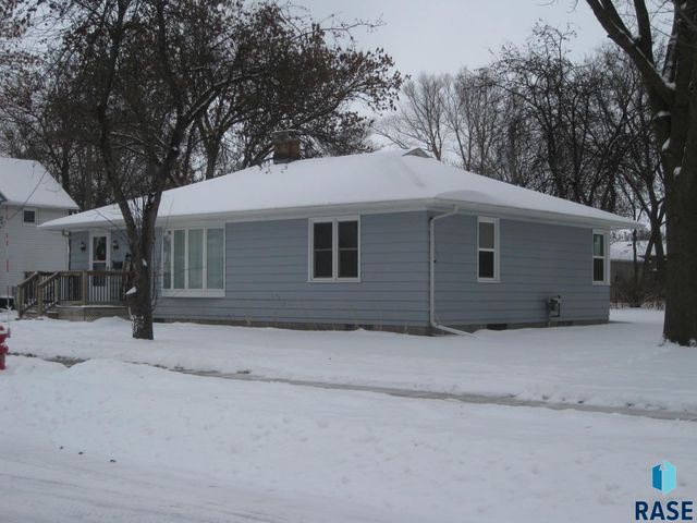 707 E 6th St Street, Dell Rapids, SD 57022
