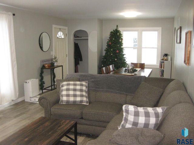 707 E 6th St Street, Dell Rapids, SD 57022