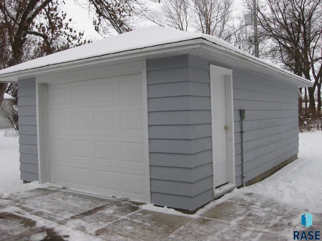 707 E 6th St Street, Dell Rapids, SD 57022