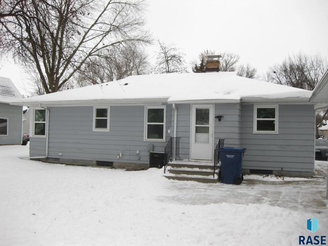 707 E 6th St Street, Dell Rapids, SD 57022