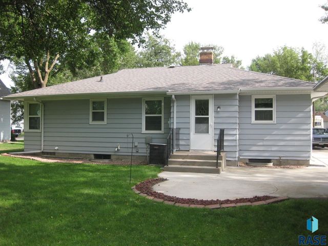 707 E 6th St Street, Dell Rapids, SD 57022