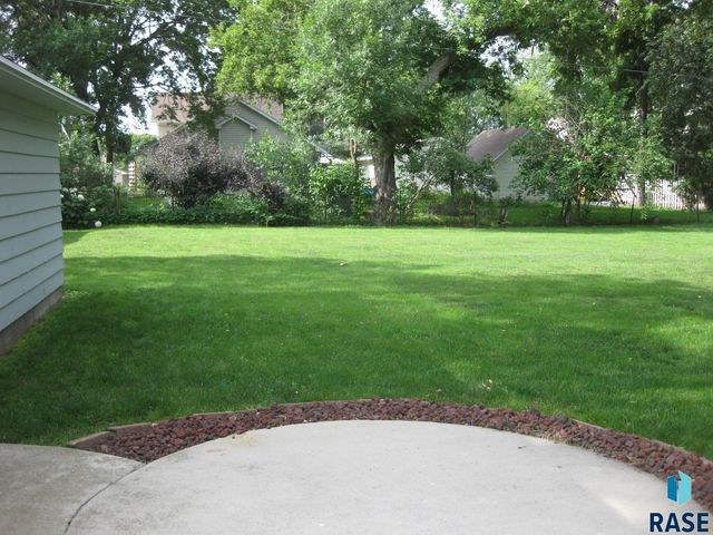 707 E 6th St Street, Dell Rapids, SD 57022