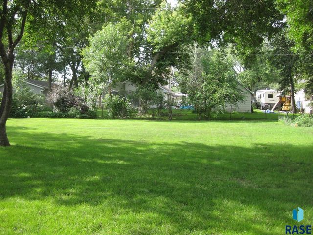 707 E 6th St Street, Dell Rapids, SD 57022