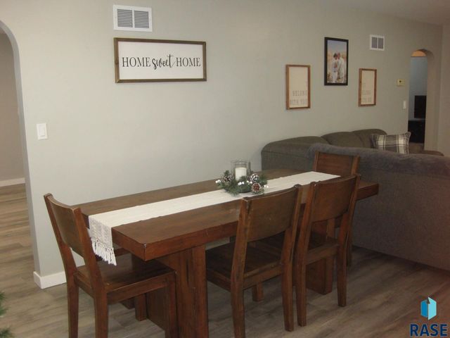 707 E 6th St Street, Dell Rapids, SD 57022