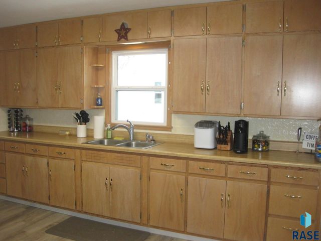 707 E 6th St Street, Dell Rapids, SD 57022