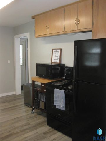 707 E 6th St Street, Dell Rapids, SD 57022