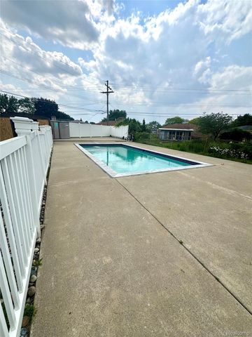 33555 Groth Drive, Sterling Heights, MI 48312