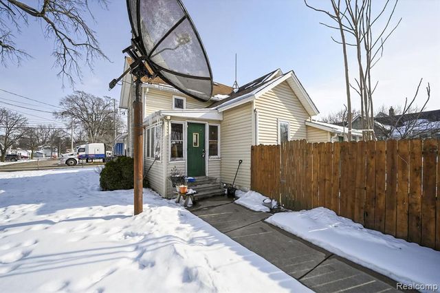 1002 S Shiawassee Street, Owosso, MI 48867