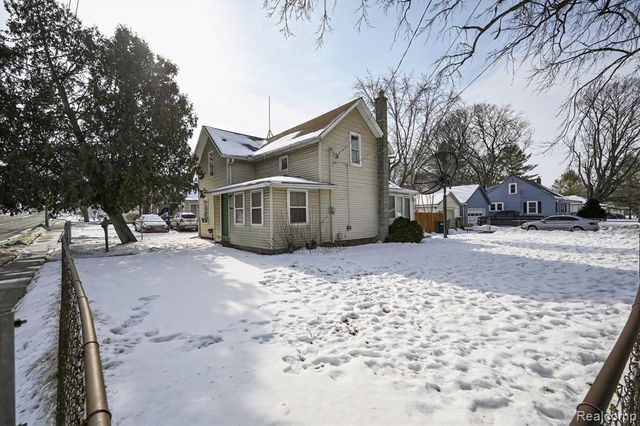 1002 S Shiawassee Street, Owosso, MI 48867