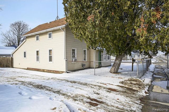 1002 S Shiawassee Street, Owosso, MI 48867