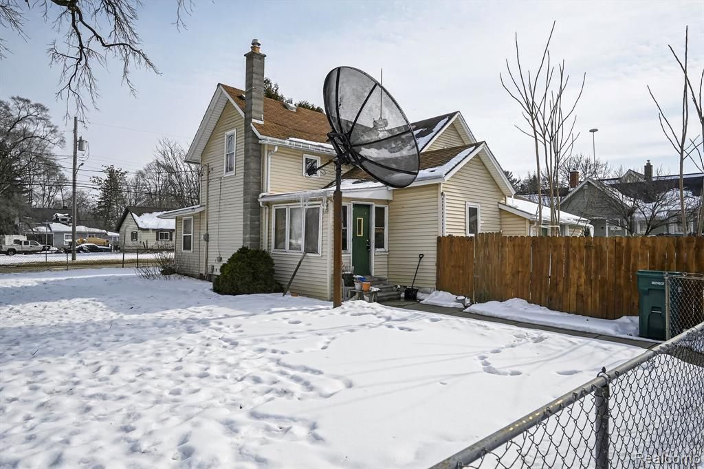 1002 S Shiawassee Street, Owosso, MI 48867