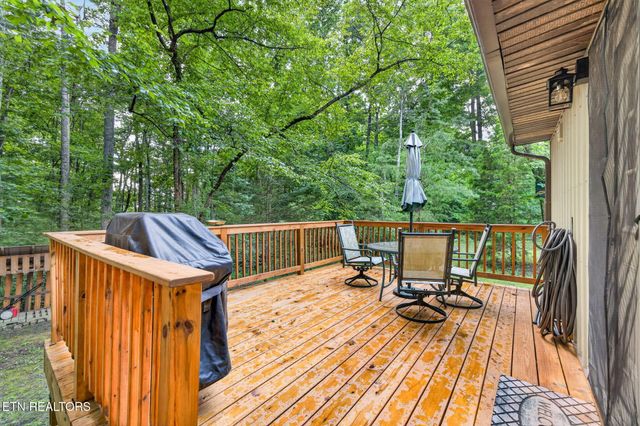 207 David Crockett Rd, Crossville, TN 38572
