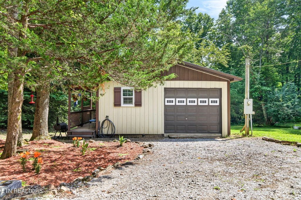 207 David Crockett Rd, Crossville, TN 38572