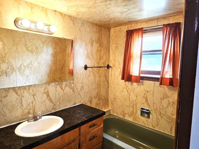 109 W Woodrow Street, Fremont, MI 49412