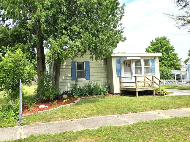 109 W Woodrow Street, Fremont, MI 49412