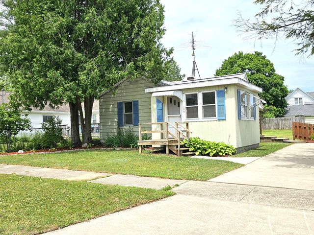 109 W Woodrow Street, Fremont, MI 49412