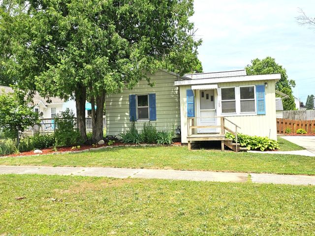 109 W Woodrow Street, Fremont, MI 49412