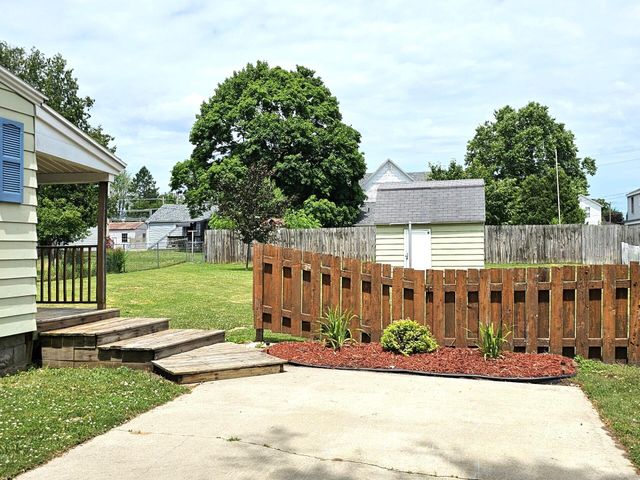 109 W Woodrow Street, Fremont, MI 49412