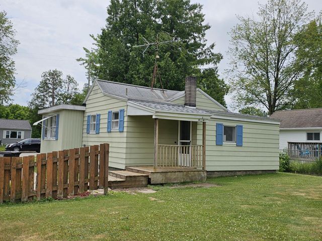 109 W Woodrow Street, Fremont, MI 49412