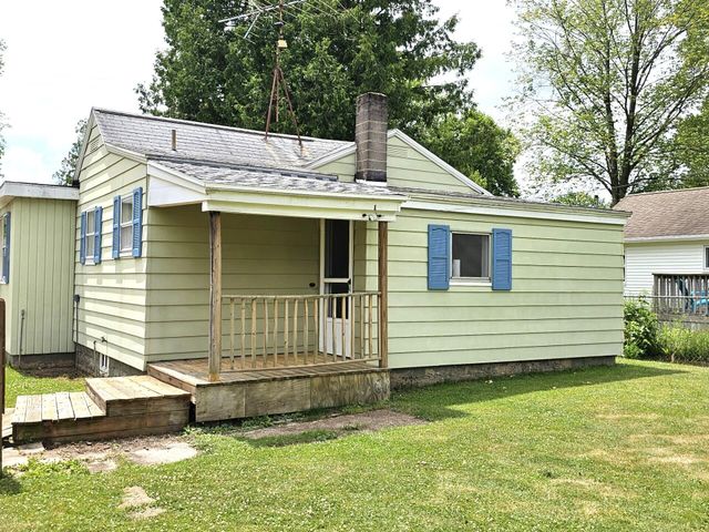 109 W Woodrow Street, Fremont, MI 49412