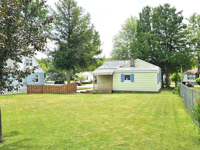 109 W Woodrow Street, Fremont, MI 49412